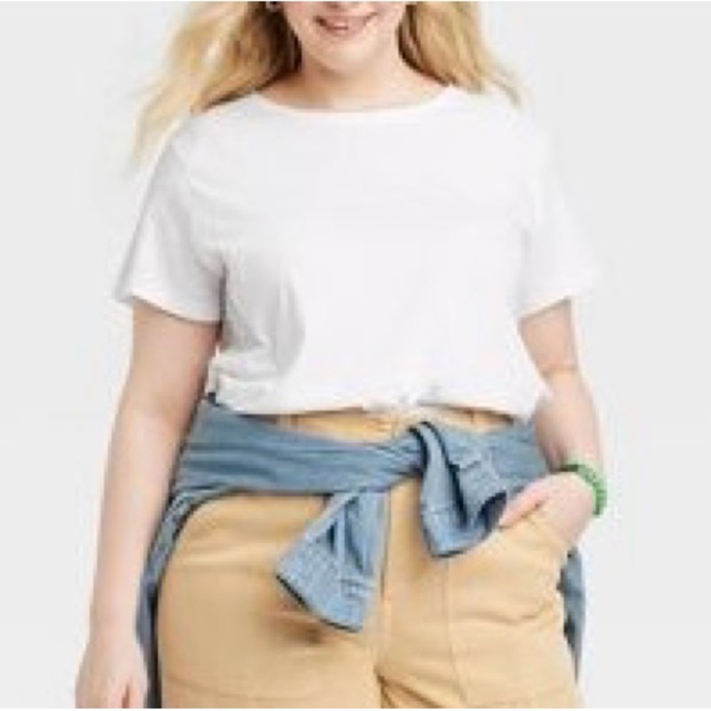 Women's Shrunken Short Sleeve T-Shirt - Universal Thread™.